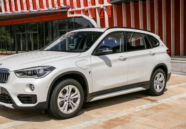 众国脚热衷试驾现代新款SUV 于海无证驾驶跑得欢 众国脚热衷试驾现代新款SUV 于海无证驾驶跑得欢